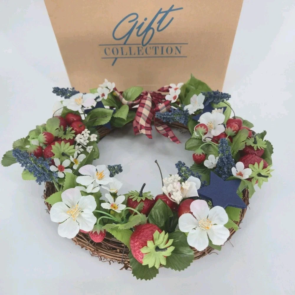Vintage Avon 2002 Americana Style Wreath Patriotic Strawberry Floral Box July 4